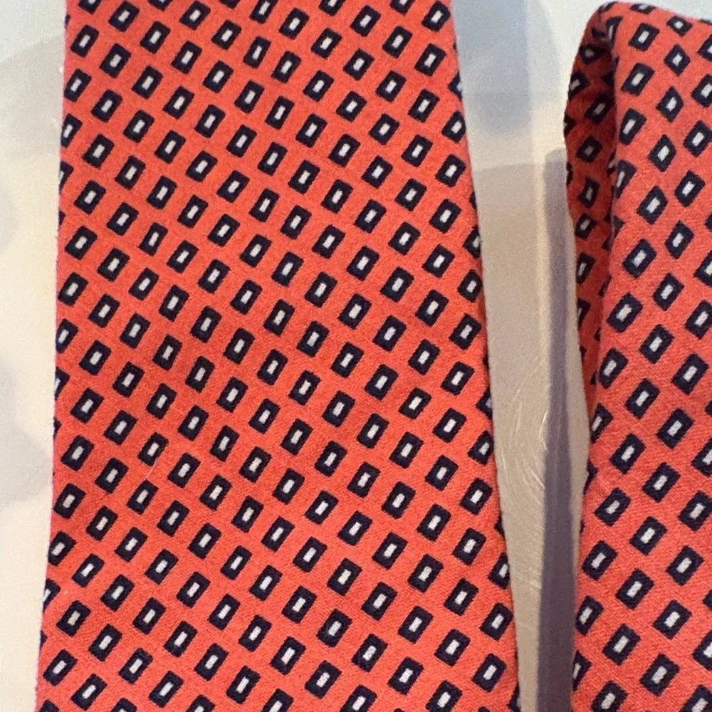 Elegant Pink Patterned Tie